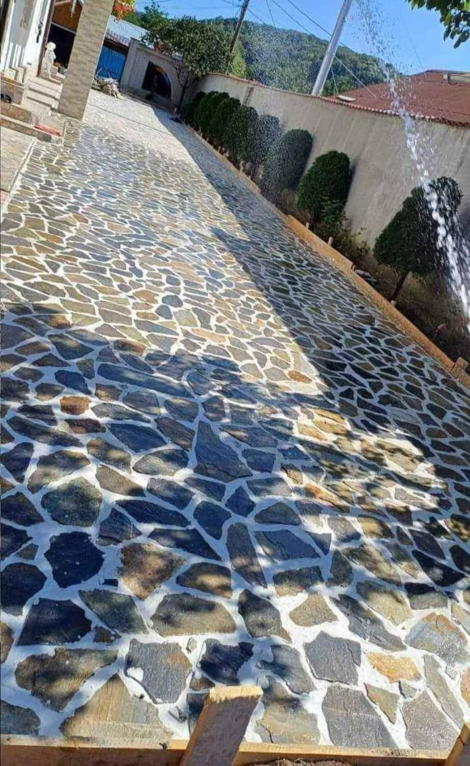 Piatră naturală de munte pentru placari terase alei trotuare curți zid