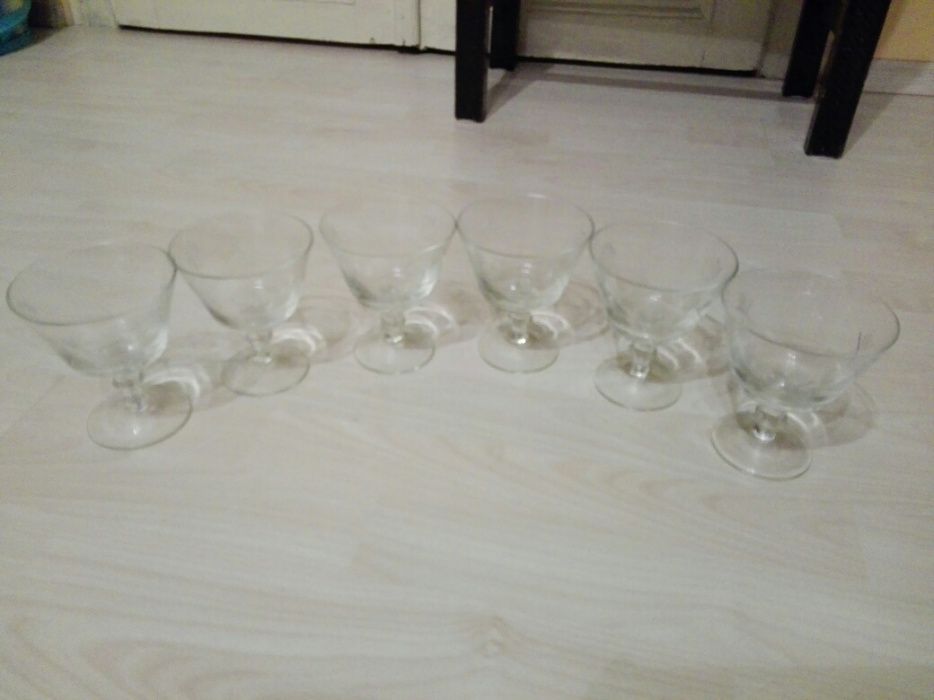 Vand set pahare artizanale pentru vin