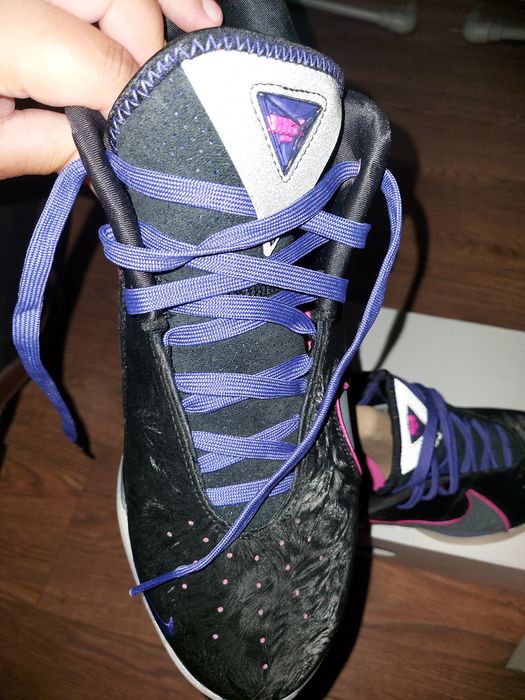 Vând pereche noua de ghete baschet Lebron XXII "Blacklight", 44.5 EU