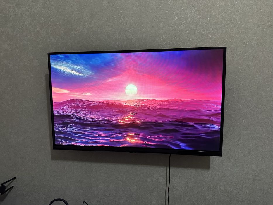 Продам телевизор с кронштейном