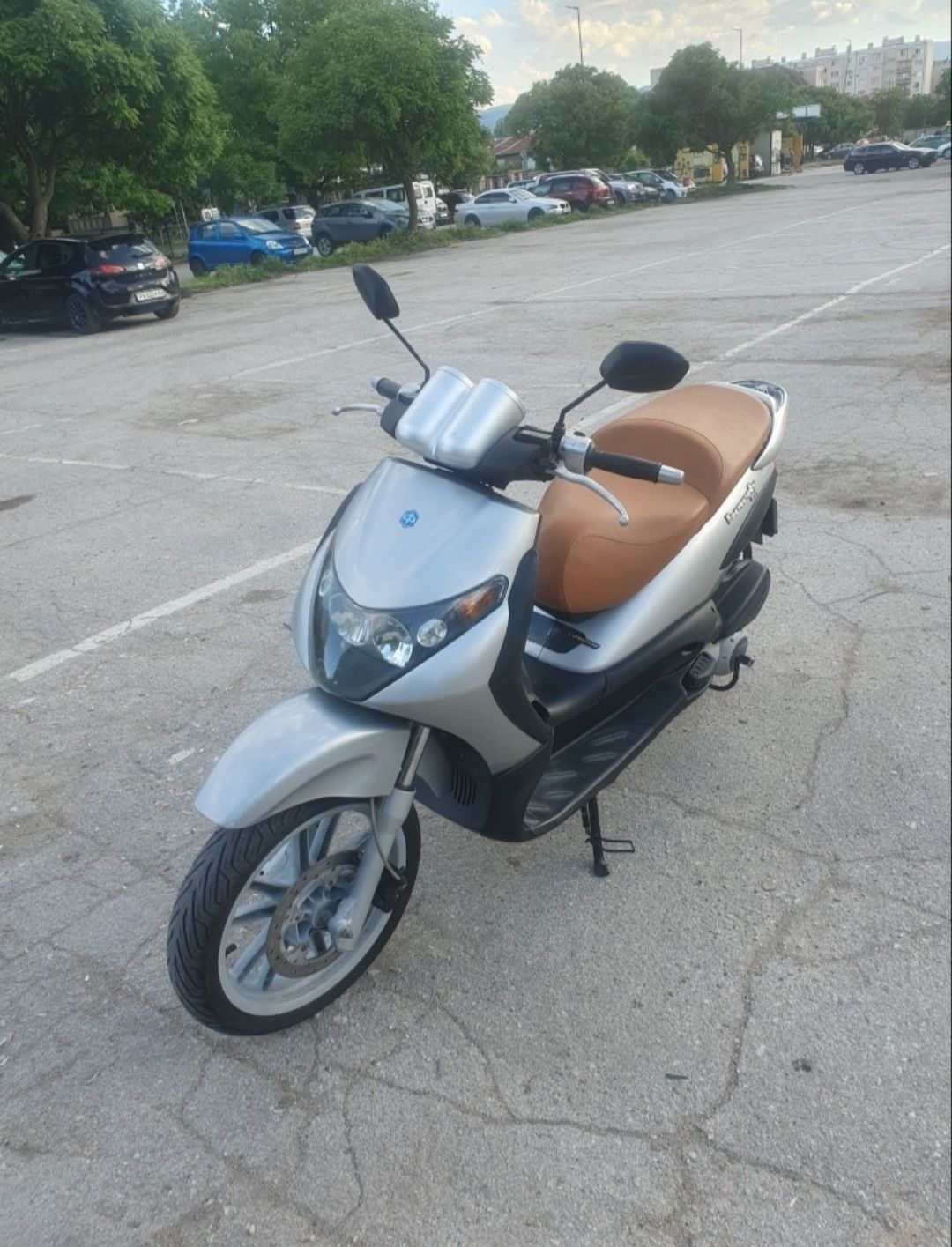 Скутер Piaggio Beverly 200
