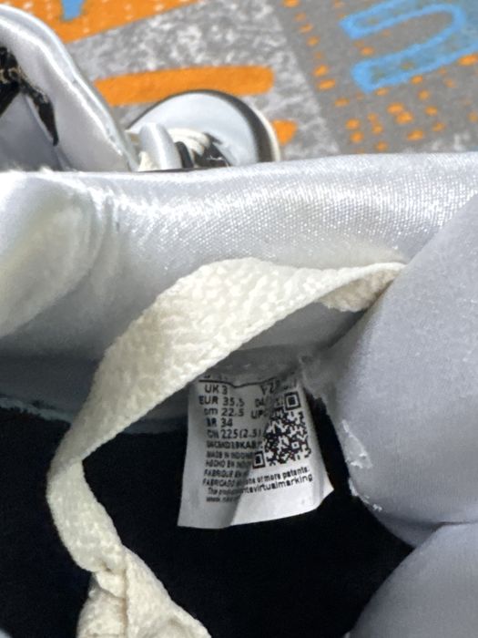 Jordan Retro 4 Gold 35.5