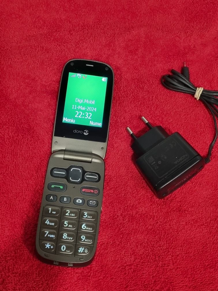 Telefon cu L. Româna / clapeta cu încărcător original