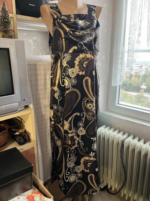 Рокля  от цветен сатен и  обувки