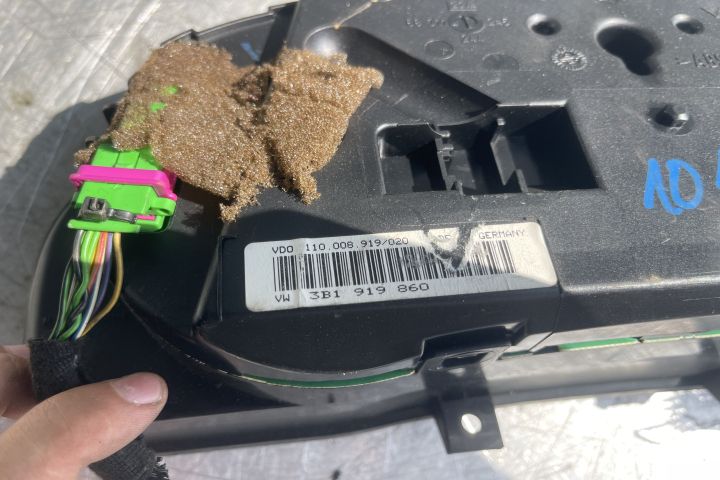 Ceasuri bord 88311245 / 88 311 245 / 3B1919860 / 3B1 919 860 Volkswag