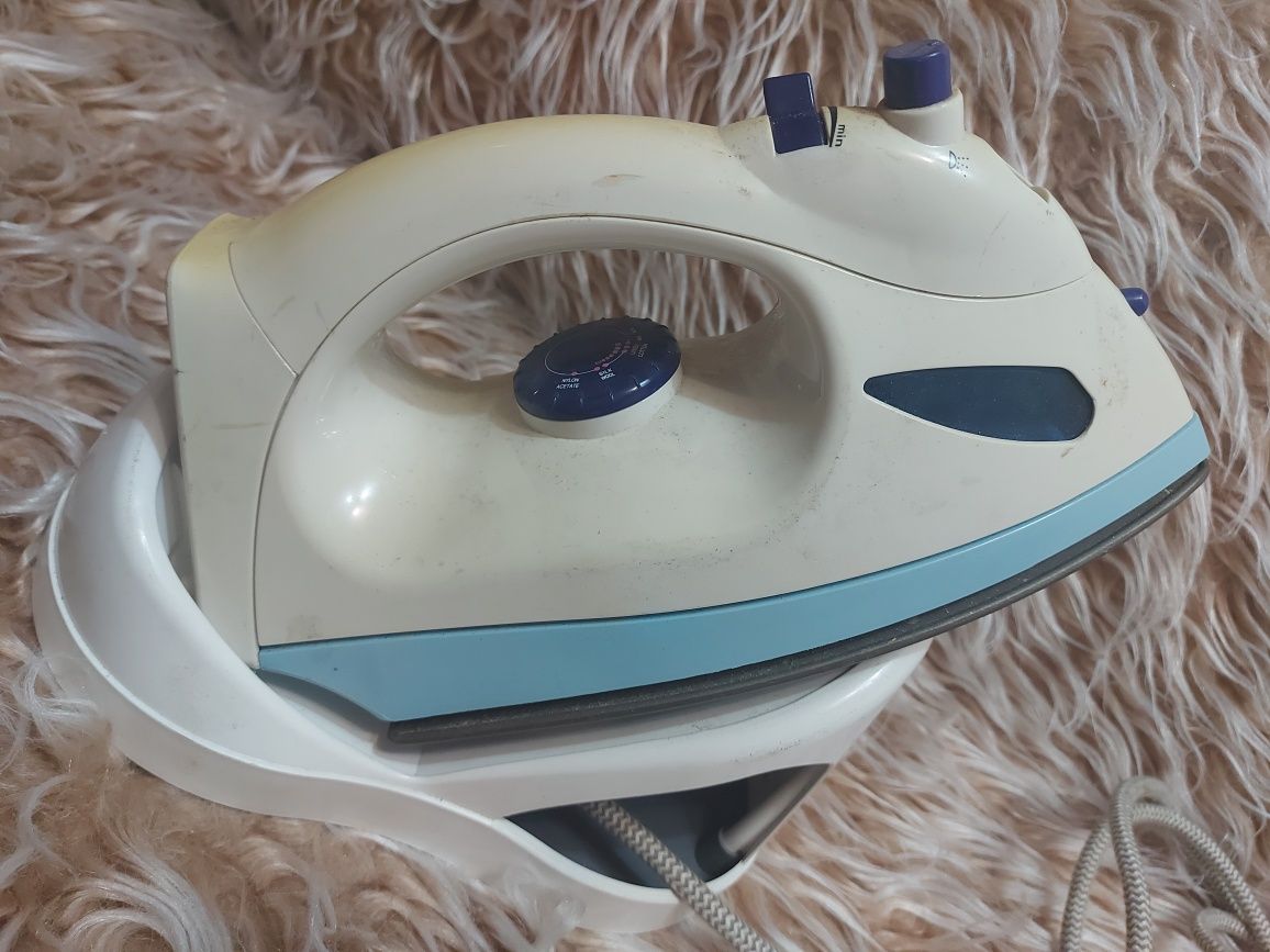 Ютия с парогенератор  Coldess  steam iron