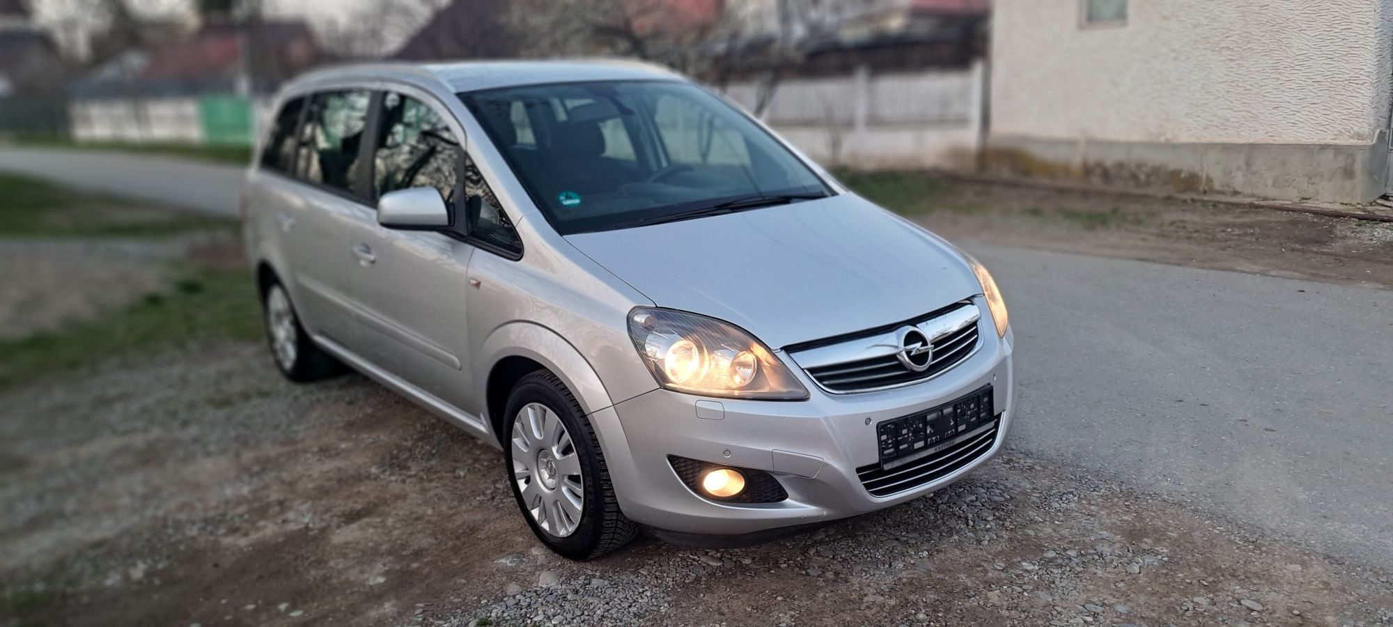 Opel Zafira B 2012