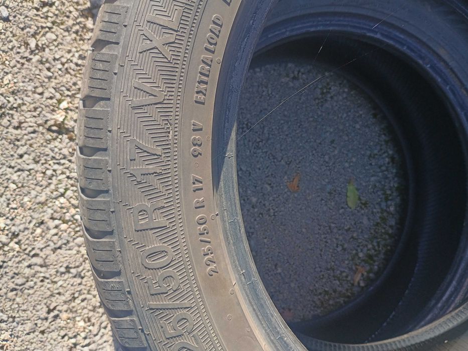 Употребявани гуми със запазен грайфер размер 17 225/50 марка Gislaved