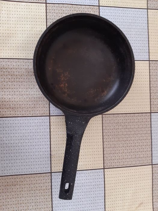 Сковородка антипригарная Elamina. Пожалуйста пишите на ОЛХ.