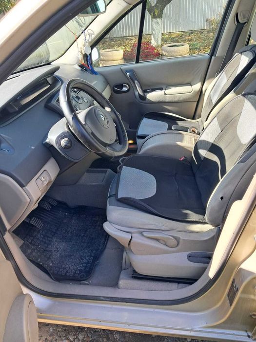 Vând Renault Megane Scenic