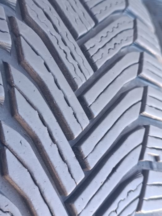 205/60/16 Michelin