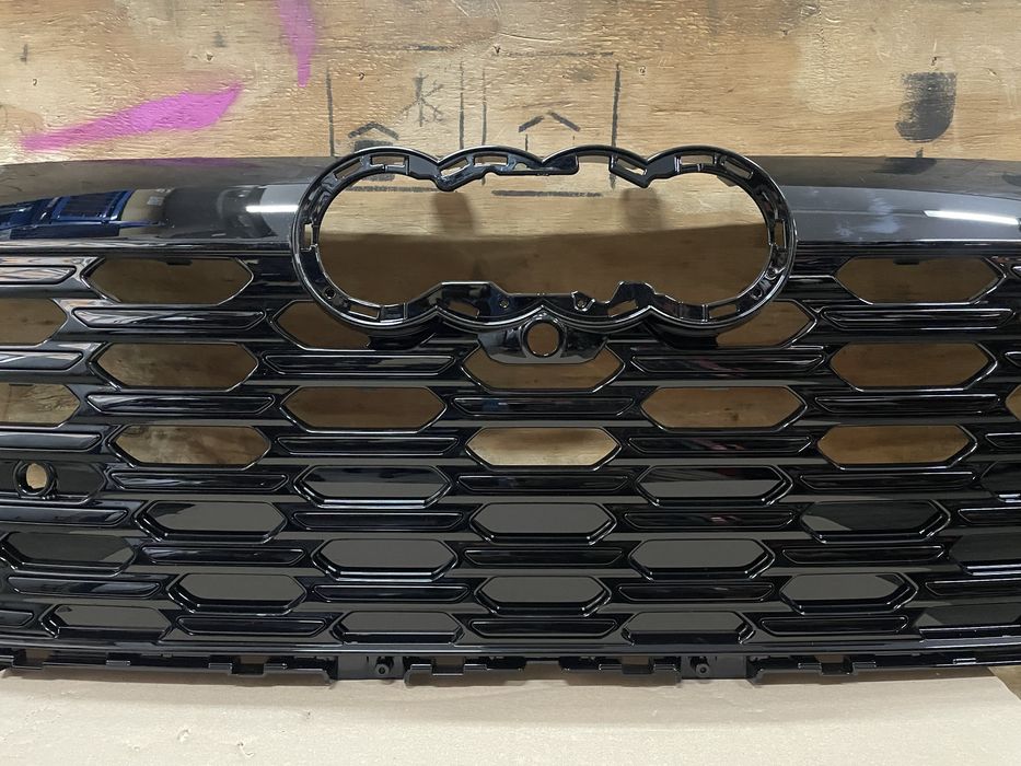 Grila centrala Audi E-TRON Facelift S-line - noua, originala