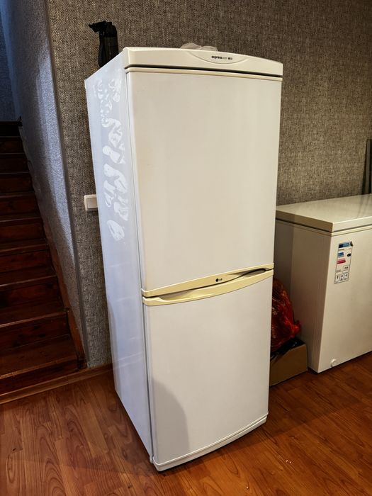 ПродамХолодильник LG