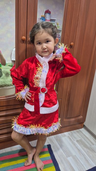 Прокат  костюм санта для девоче 3000к
