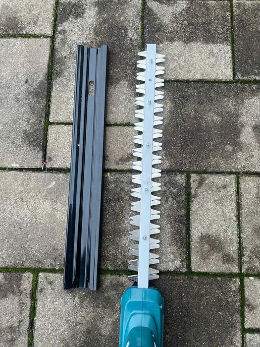 Foarfecă electrică pentru gard viu Makita