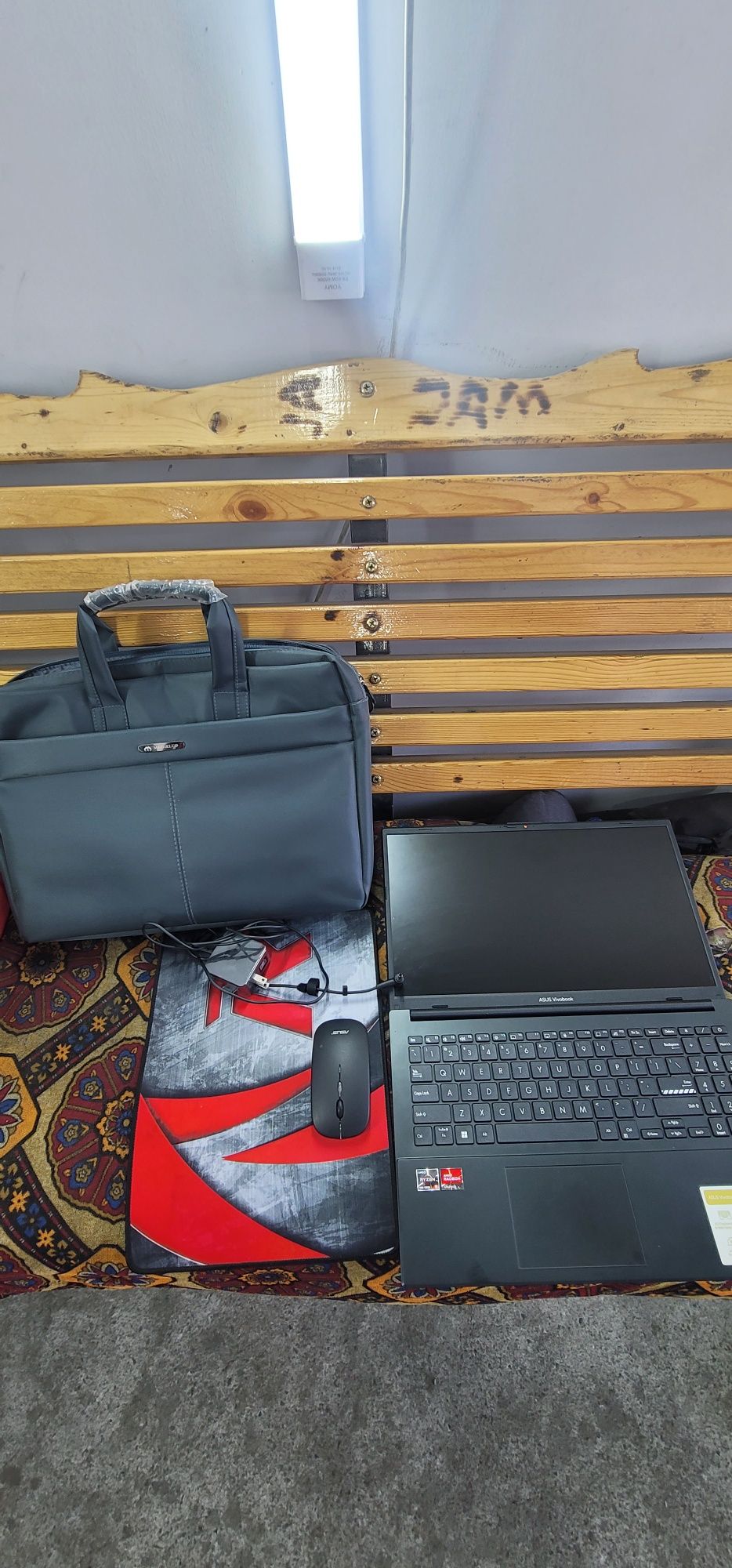 Asus Vivobook RYZEN 3 7000 series.