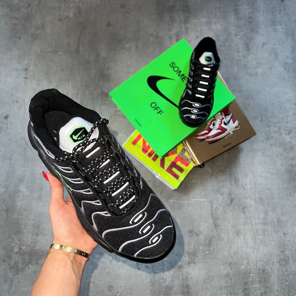 AİR MAX PLUS TN “Black Silver Green Strike”