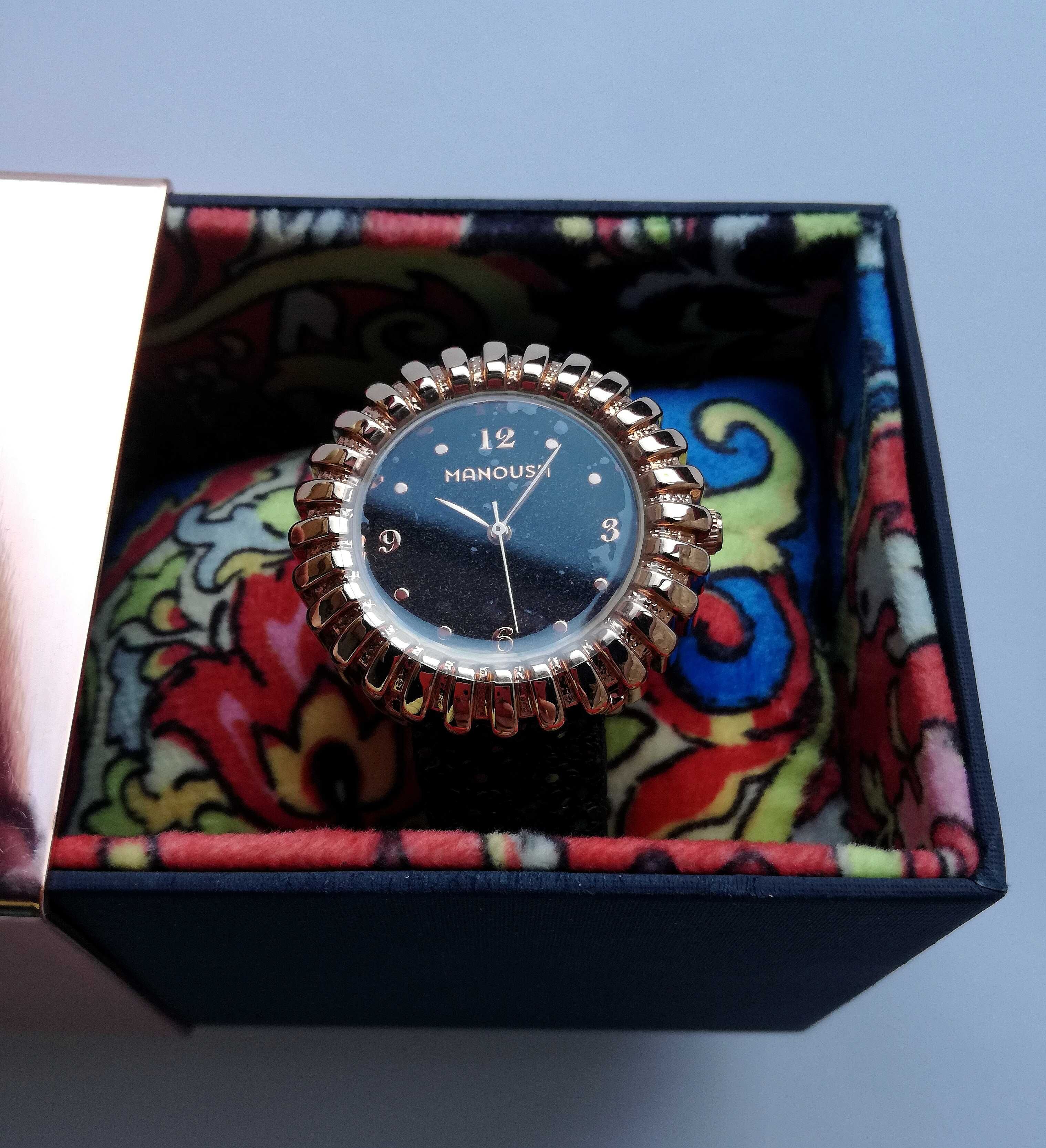 Ръчен часовник Moschino и Manoush