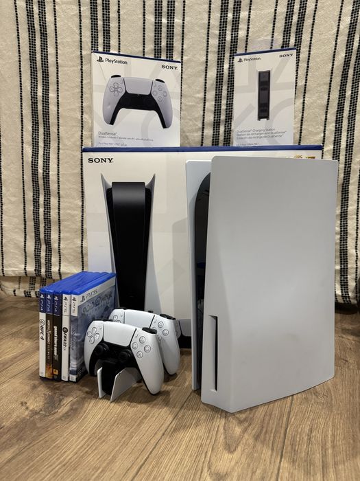 Playstation 5 полный комлект с джойстиком, зарядкой и играми