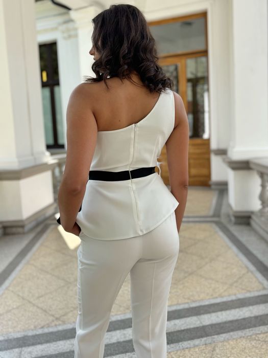 Costum elegant alb cu negru