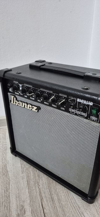 Vând chitară electrică Squier și amplificator Ibanez Tone Blaster