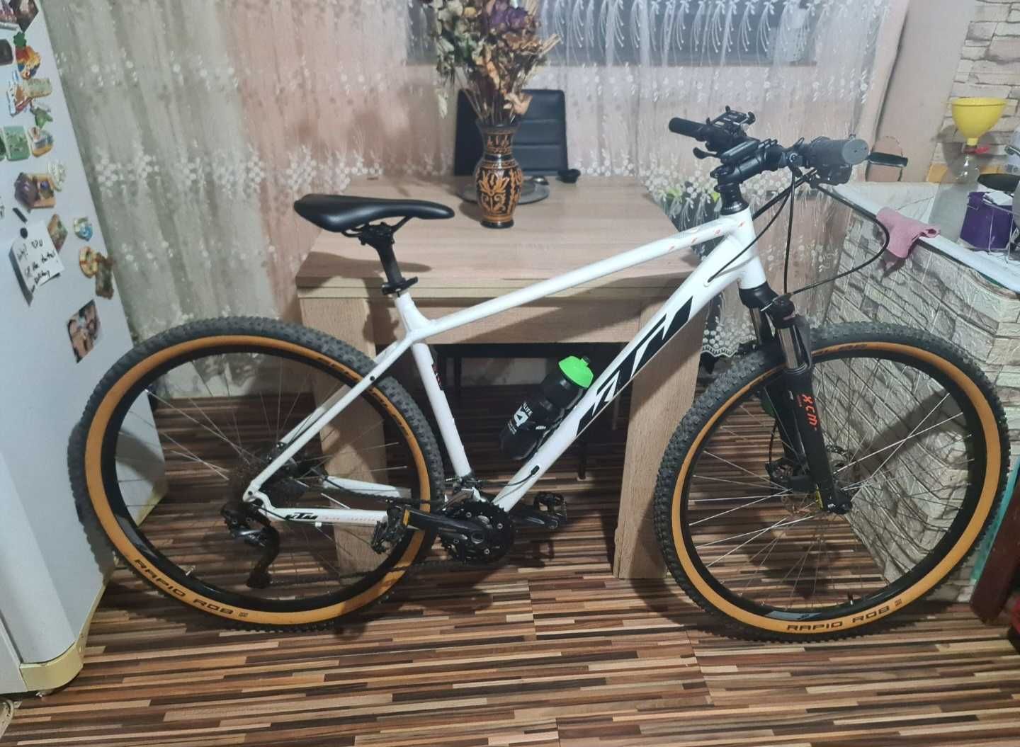 Bicicleta Mountain Bike pentru barbati KTM Peak XT 29 Alb