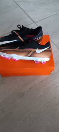 Ghete fotbal Nike Nr 33 noi.