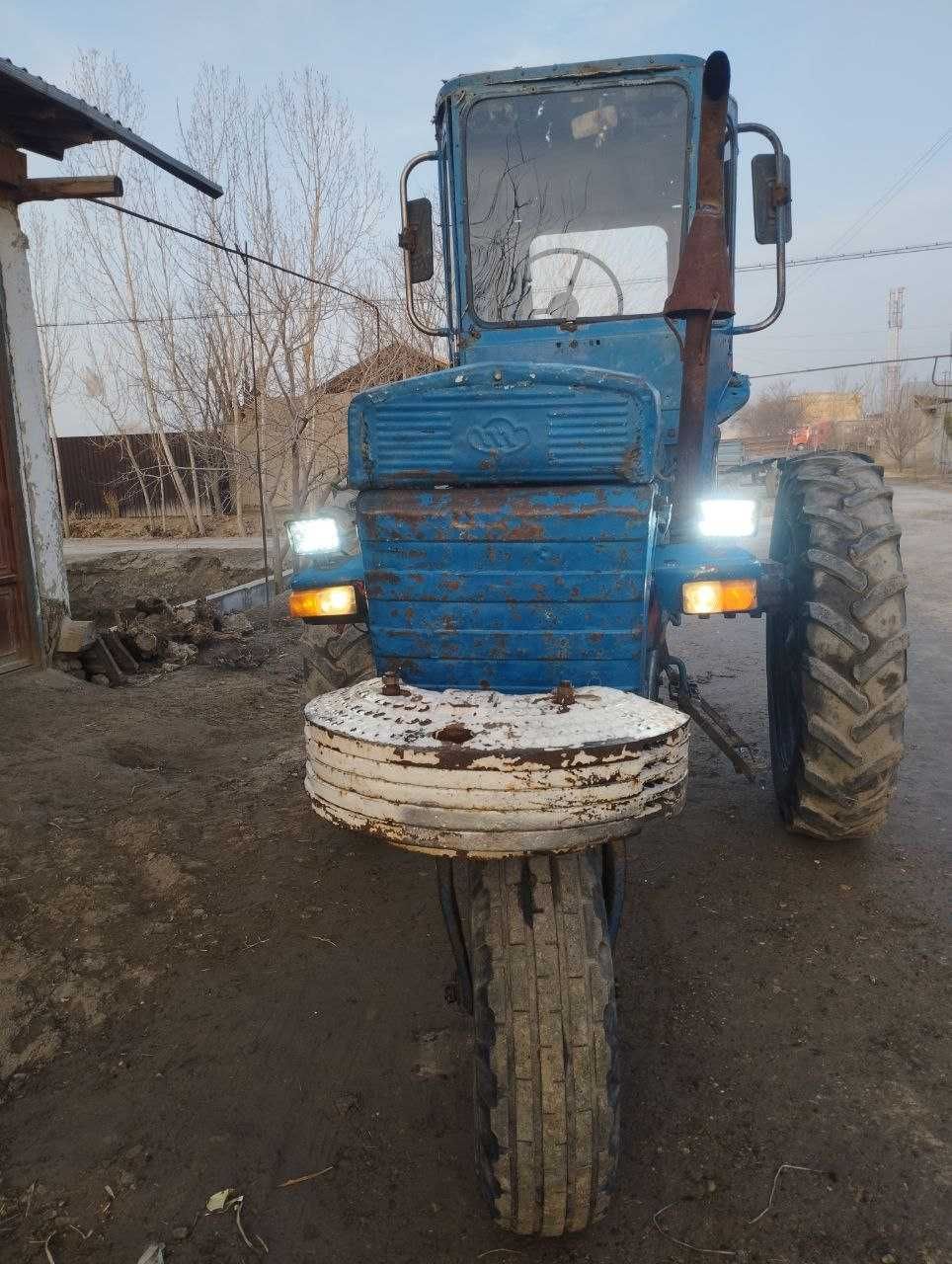 Traktor sotiladi  Markasi T28