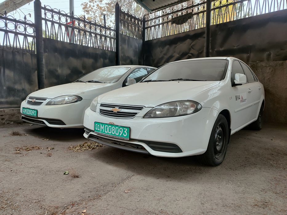 Представительство международной организации продаёт служебные автомоби