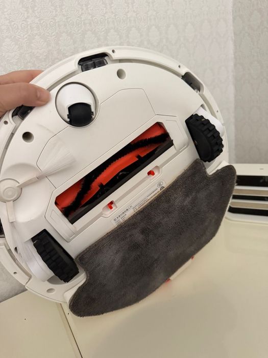 Робот полесос для дома