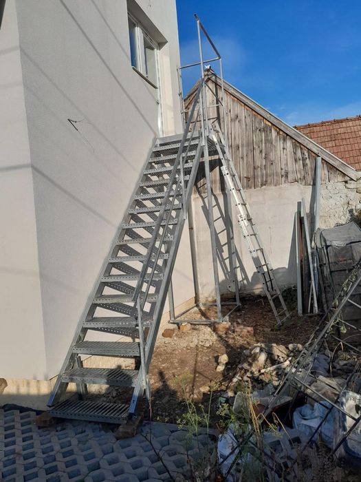 Scara metalica zincata  exterioara pentru ,case, beciuri și incendii