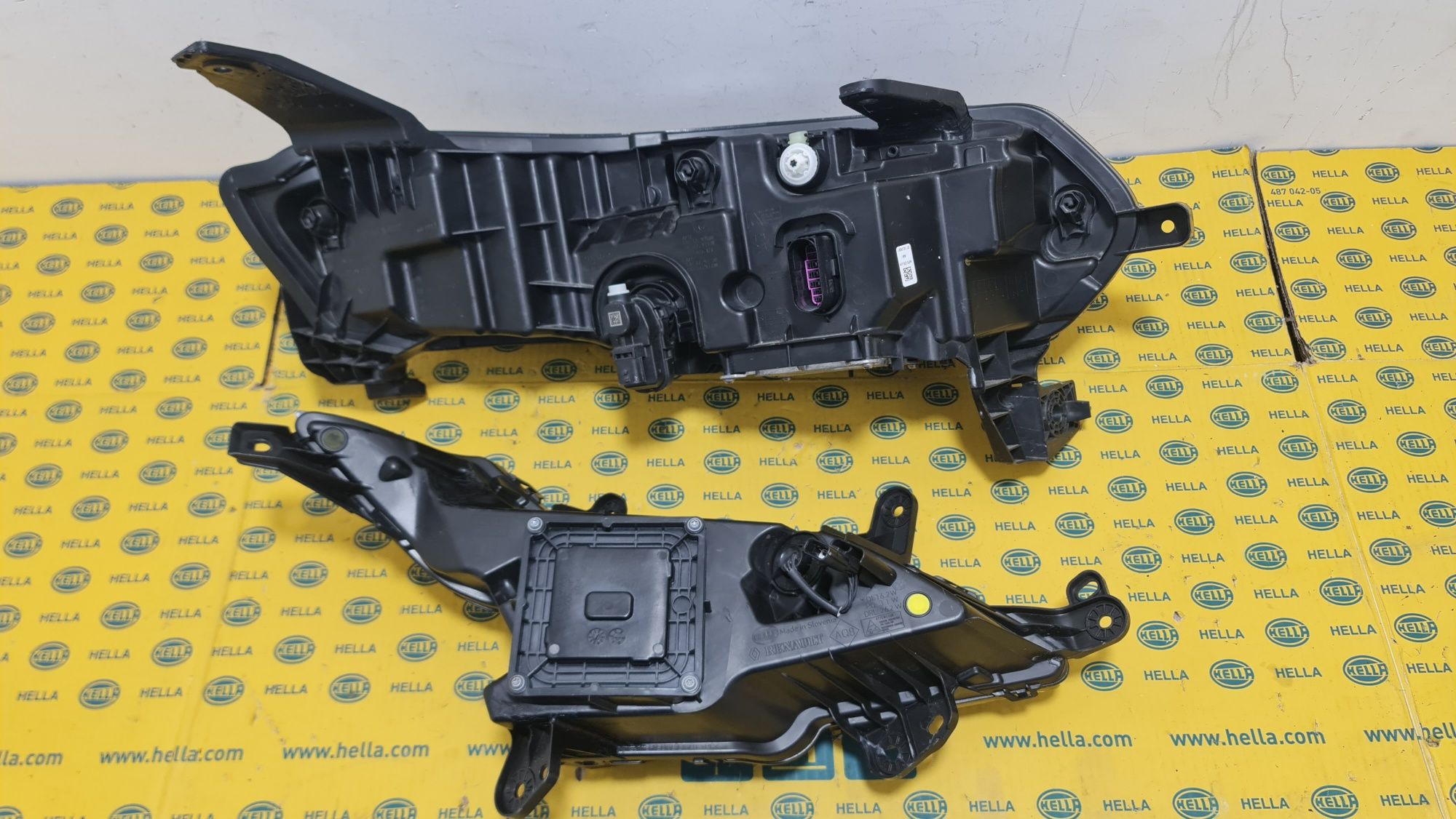Far lampa proiector led drl trager grila Renault Megane V 5 e tech