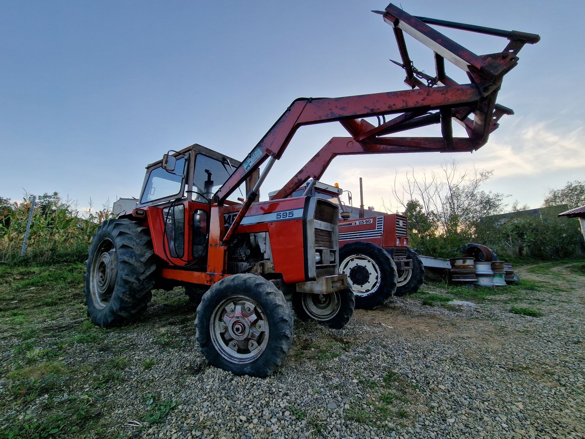 Tractor masey Ferguson 595 cu incarcator frontal international 1055xl