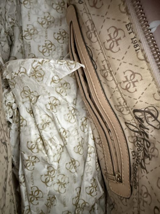 Дамска чанта Guess