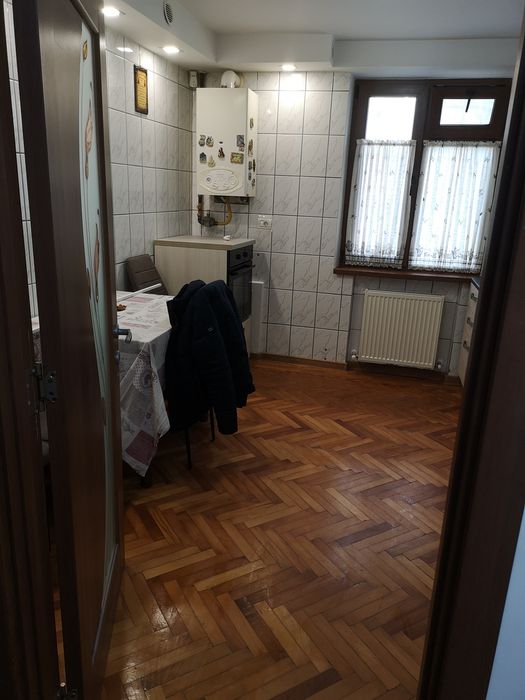 Inchiriez ap 2 camere zona precista