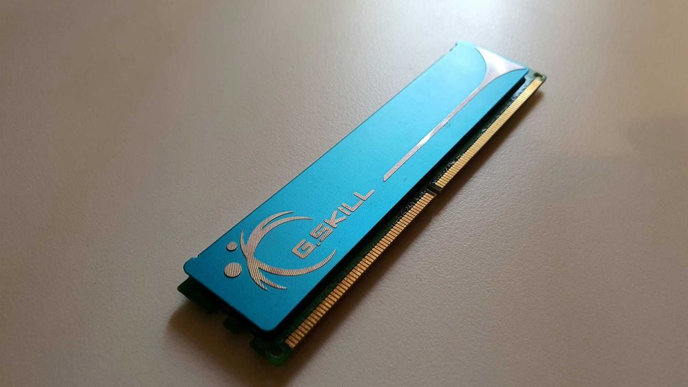 Set 2GB RAM DDR2 (G.SKILL CL4 + PNY CL5) 800MHz, funcționale
