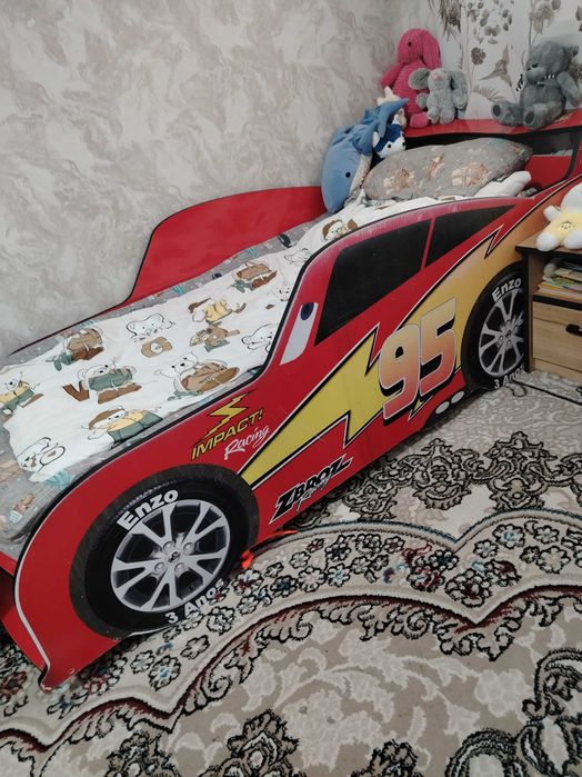 Детская кровать. Машина