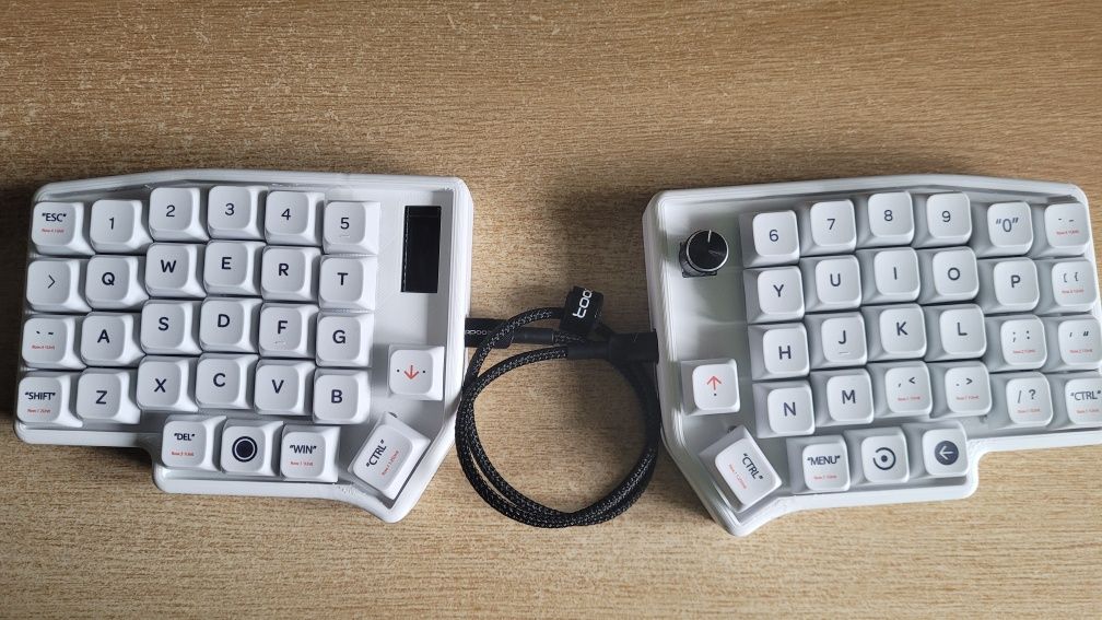 Tastaturi split ergonomice