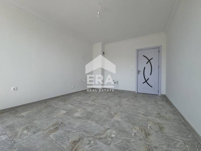 Тристаен апартамент, напълно отремонтиран и готов за нанасяне в кв. Ча