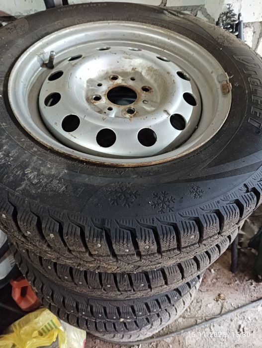 Продам резину с дисками на 14 зимняя с шинами