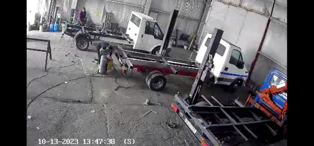 Bena basculabila Mitsubishi L200 TOYOTA Hilux MAZDA BT Mercedes iveco