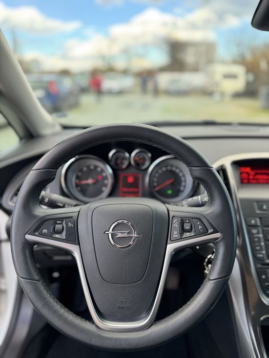 Opel astra j * 1.6i 115hp * 47 000km * AUTOMATIC * COSMO *