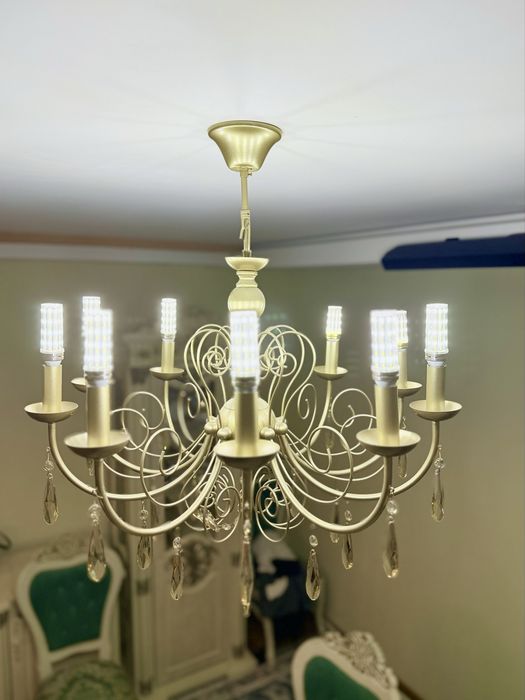 Продам 2 люстры "нью модерн" цвет шампан