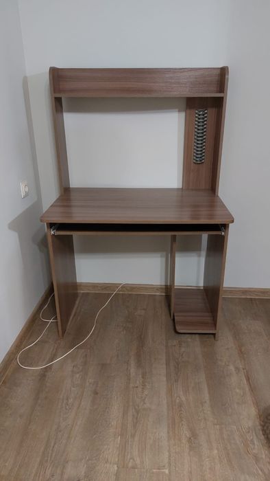 Продам компьютерный стол