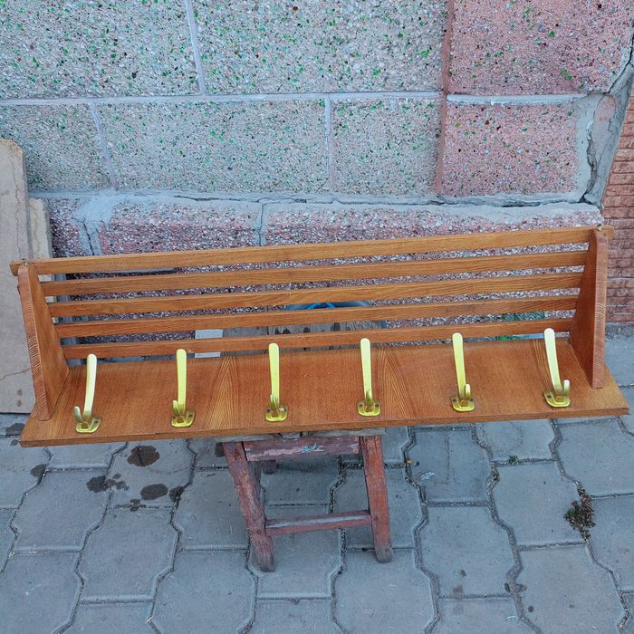 Вешалка деревянная