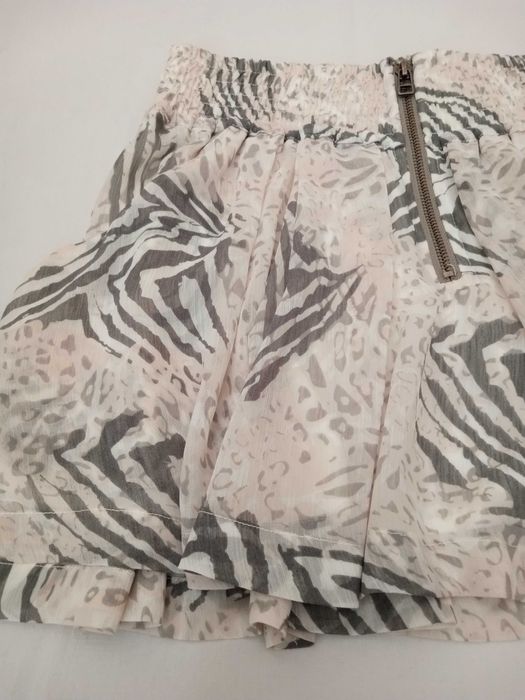 Къса пола С размер