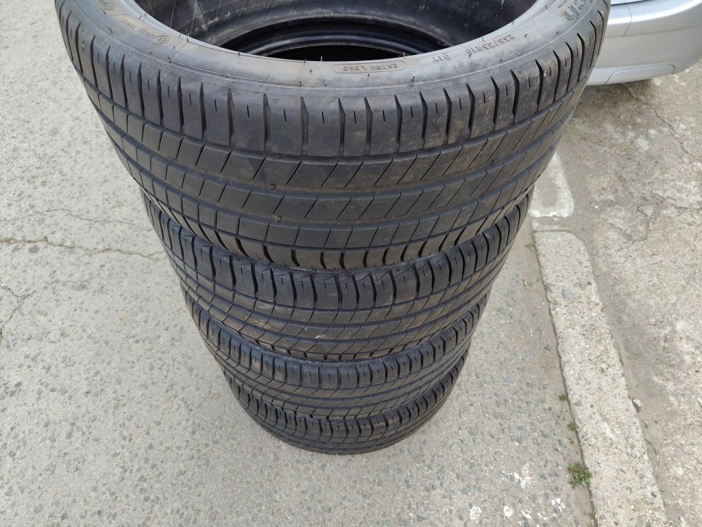 Летни гуми 235/35/19
