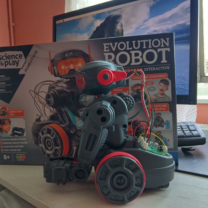 Robot de jucarie programabil Clementoni: Evolution Robot