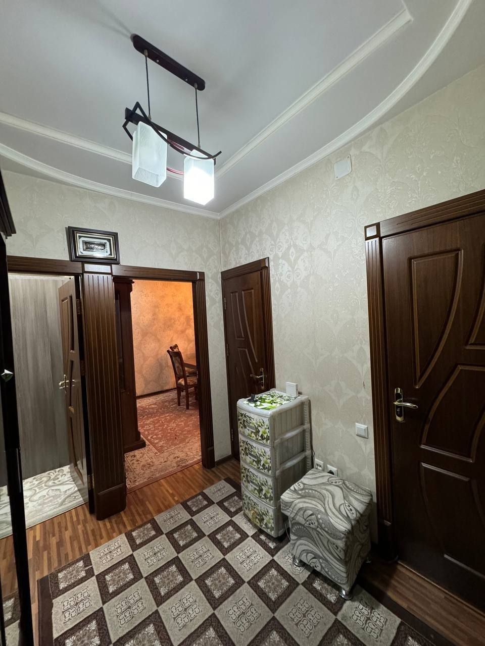 СРОЧНО Продам Своя Метро Чиланзар 16-квартал 4/4/4 С мебелью и технико
