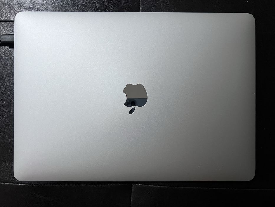 MacBook Pro 13-inch 2019 – Silver – Defect la display